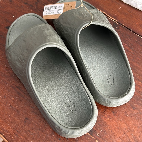 NWT! KLLY ROVER - DUSTY OLIVE - Picture 3 of 4